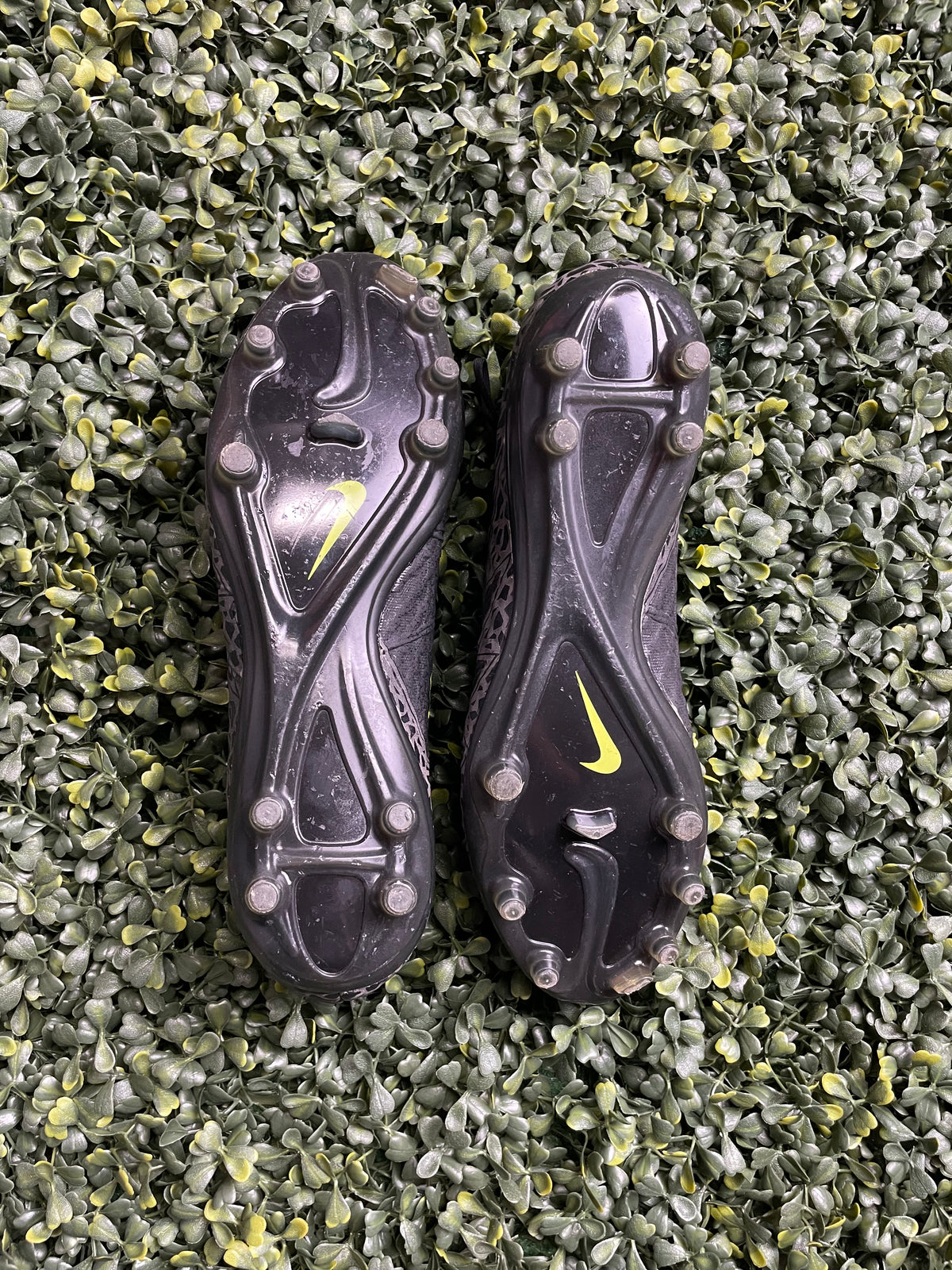 NIKE HYPERVENOM PHINISH FG 'BLACK VOLT'