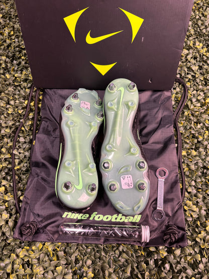 Nike Phantom 6 Low Elite SG-PRO