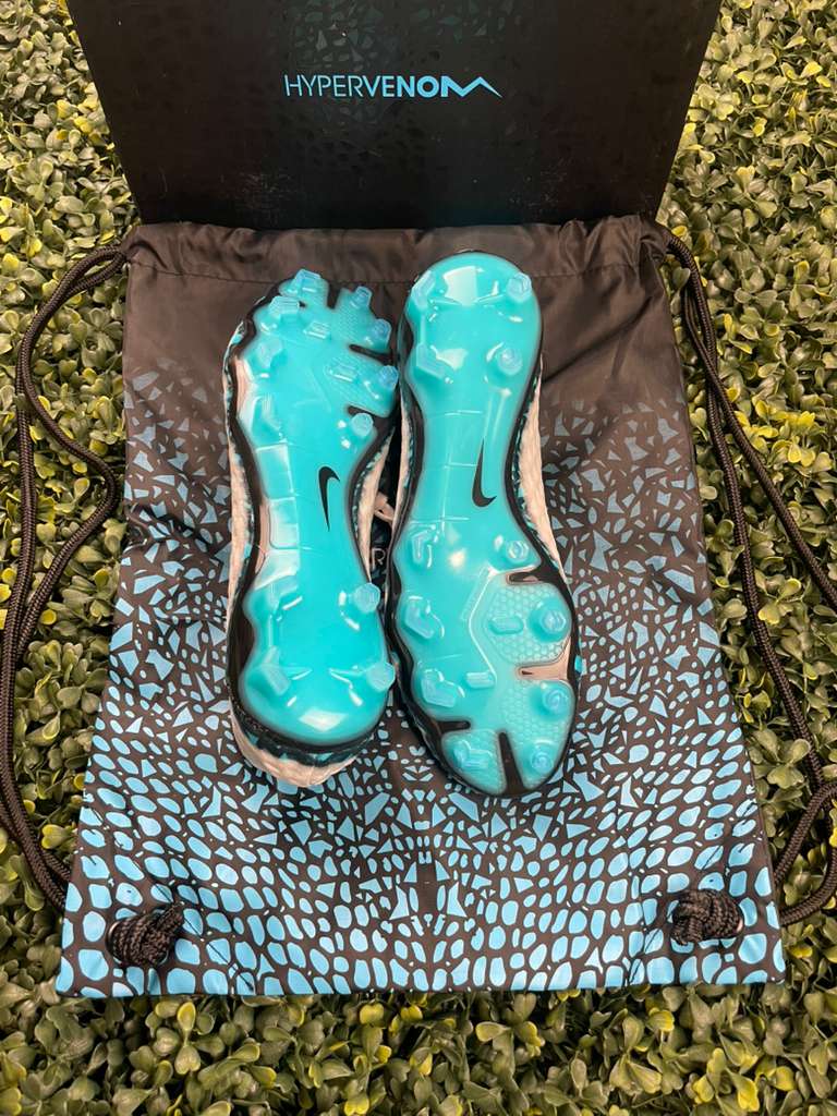 NIKE HYPERVENOM PHANTOM RGN SE FG