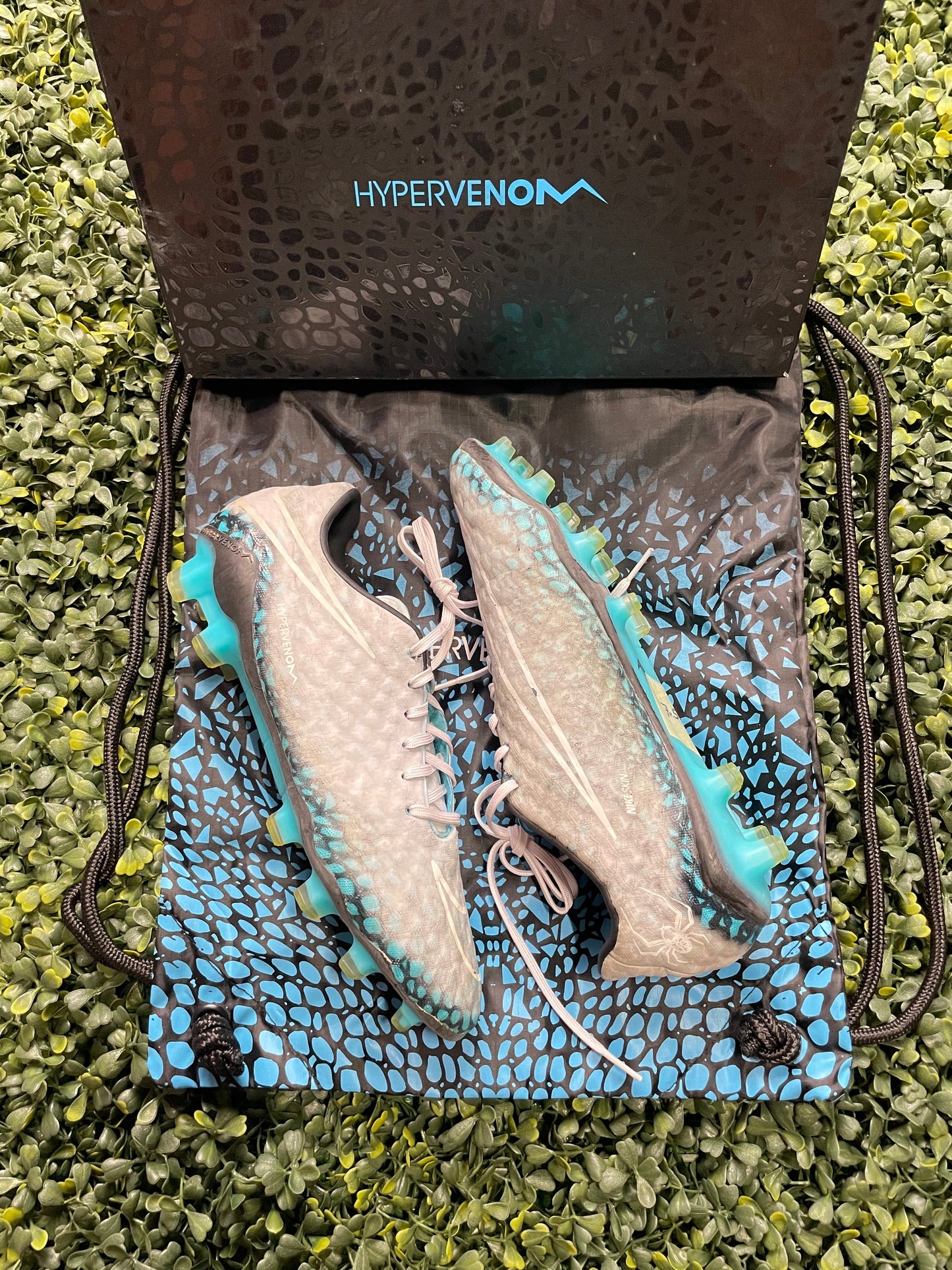NIKE HYPERVENOM PHANTOM RGN SE FG