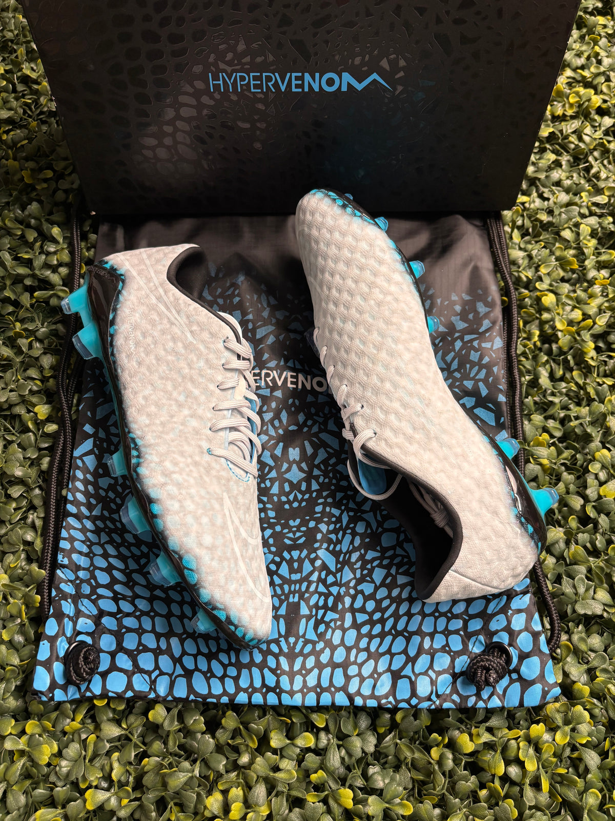 NIKE HYPERVENOM PHANTOM RGN SE FG