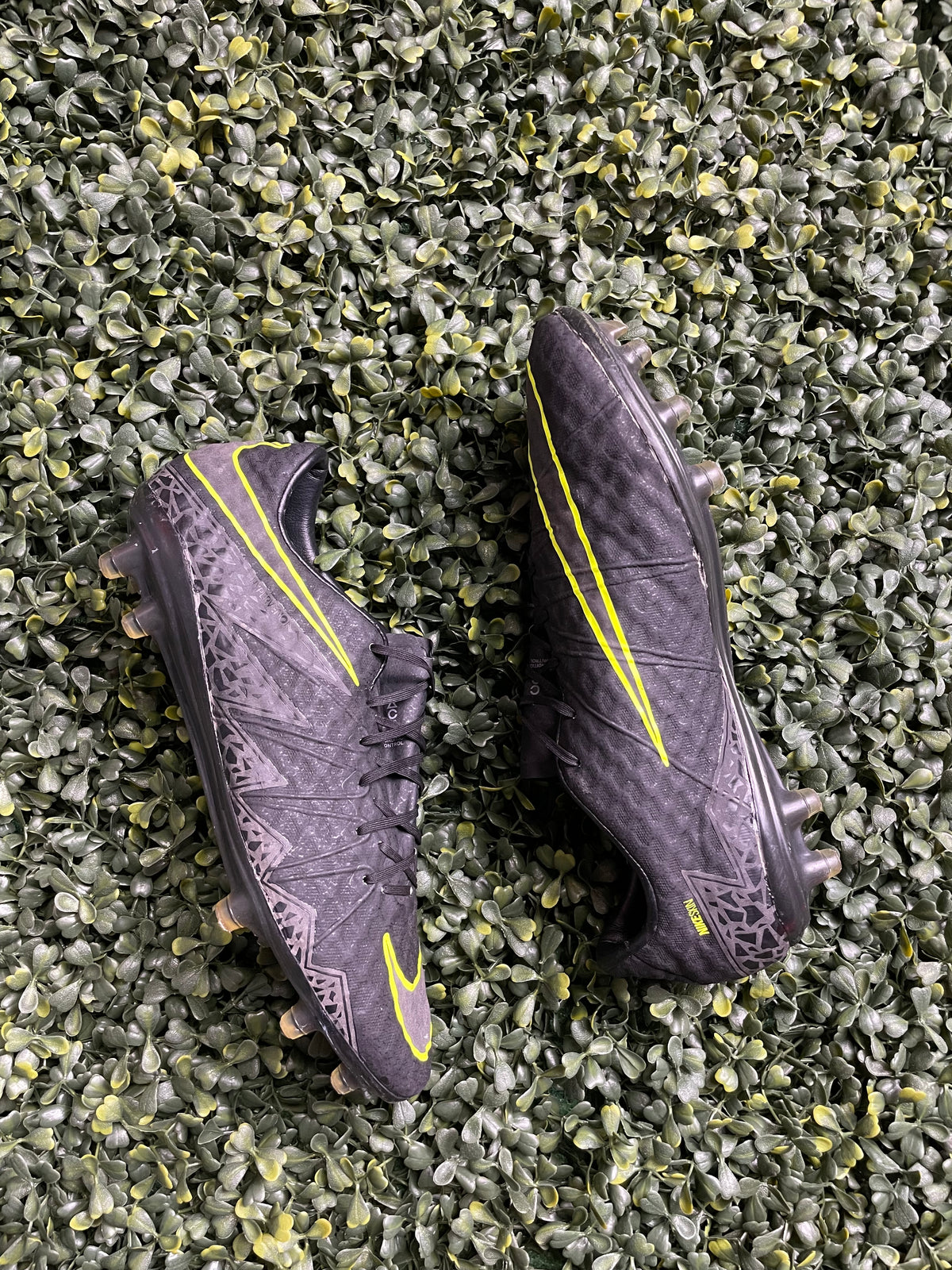 NIKE HYPERVENOM PHINISH FG 'BLACK VOLT'