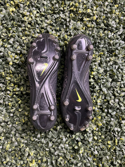 NIKE HYPERVENOM PHINISH FG 'BLACK VOLT'