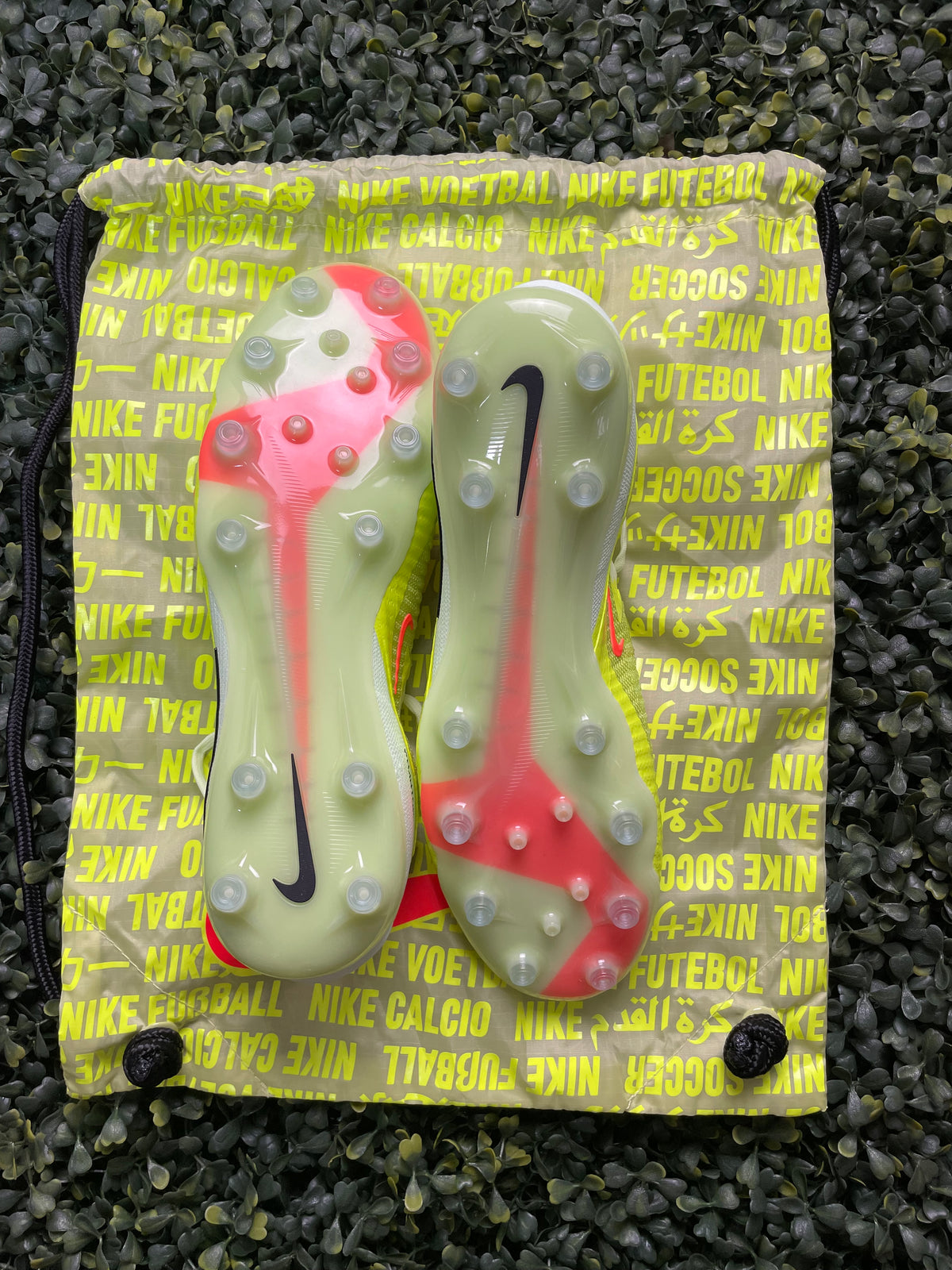 NIKE PHANTOM 6 LOW ELITE AG-PRO "MAX VOLTAGE PACK"